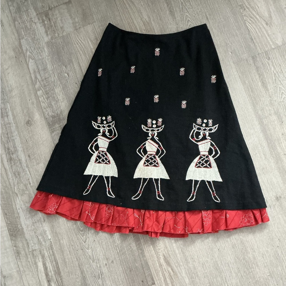 A-line midi skirt with white and red embroidered figures and a ruffled red hem🌻